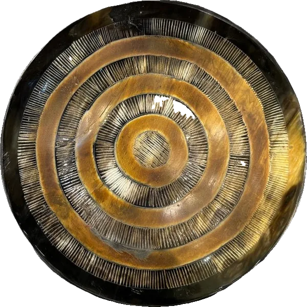 Horn plate with ring pattern
